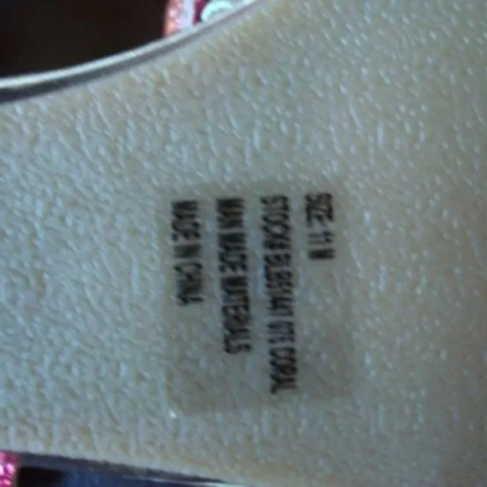 NWB CORAL METALLIC SANDALS SIZE 11M